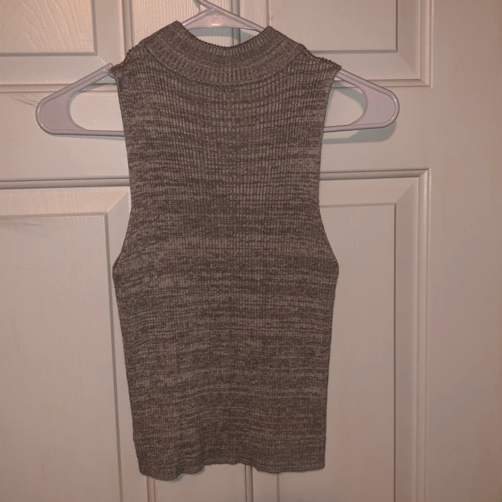 Halter top - Picture 2 of 3